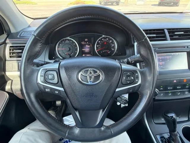 Used 2017 Gray Toyota XLE image 31
