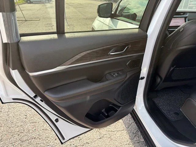 New 2026 White Jeep  image 10