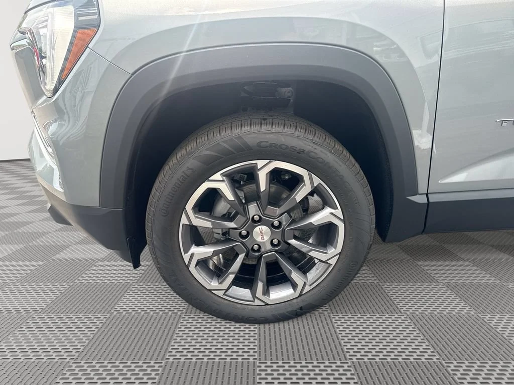 New 2027 Sterling Metallic GMC AWD Elevation image 28
