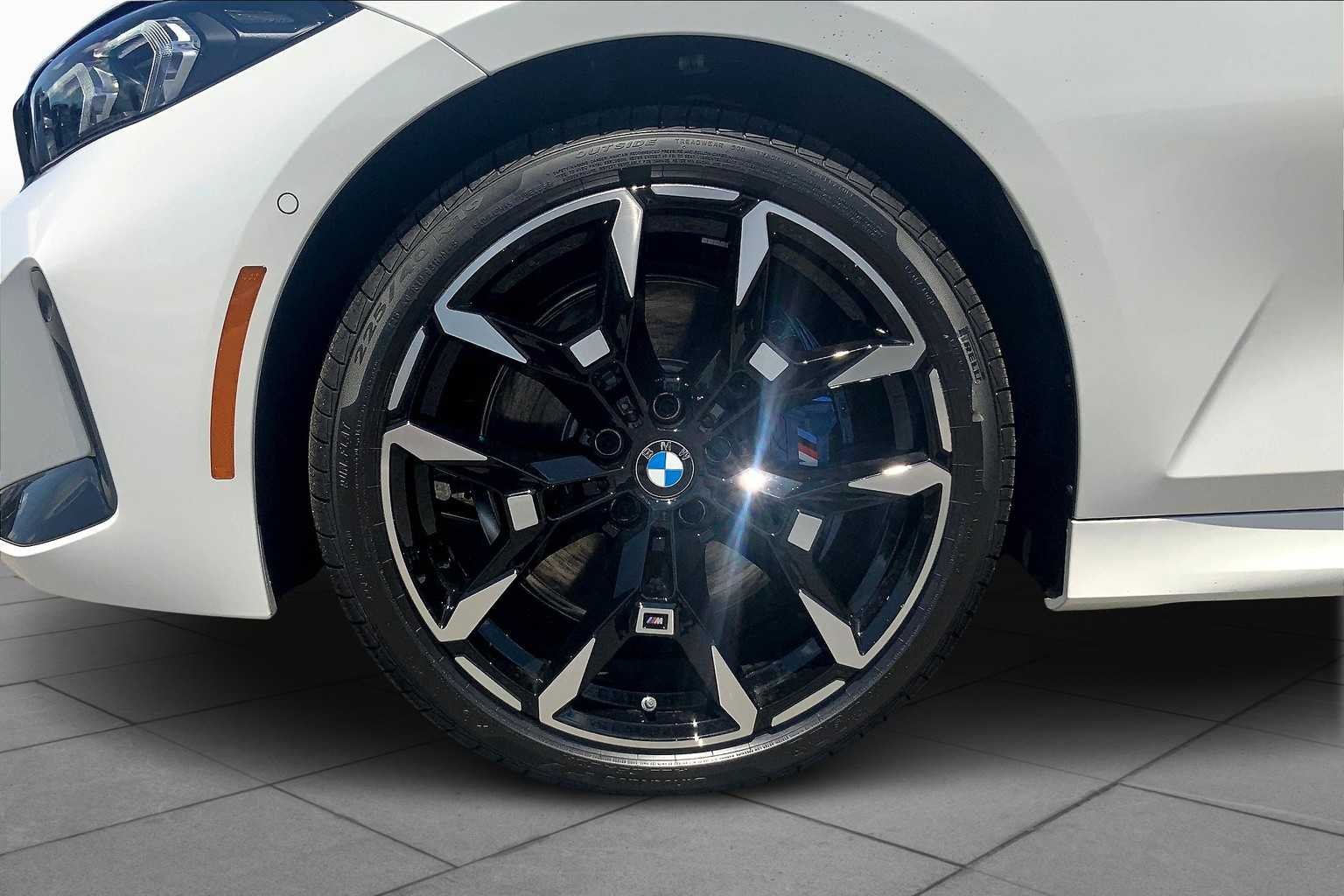 2025 BMW 3 Series 330i - Photo 11