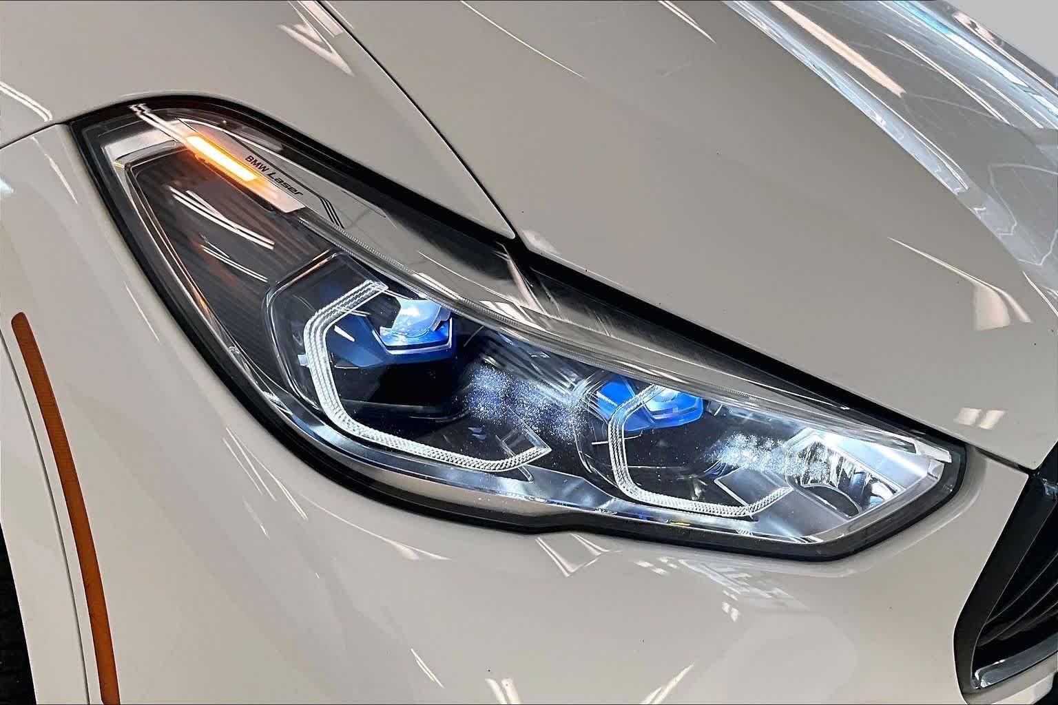 Used 2022 Alpine White BMW sDrive40i image 27
