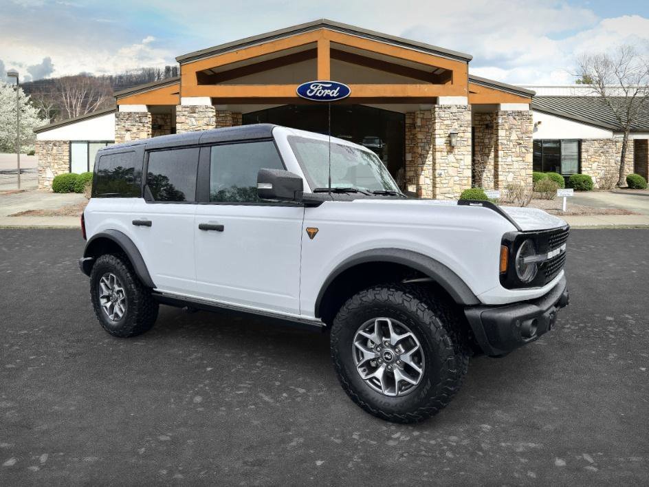 Used 2025 Oxford White Ford Badlands image 3