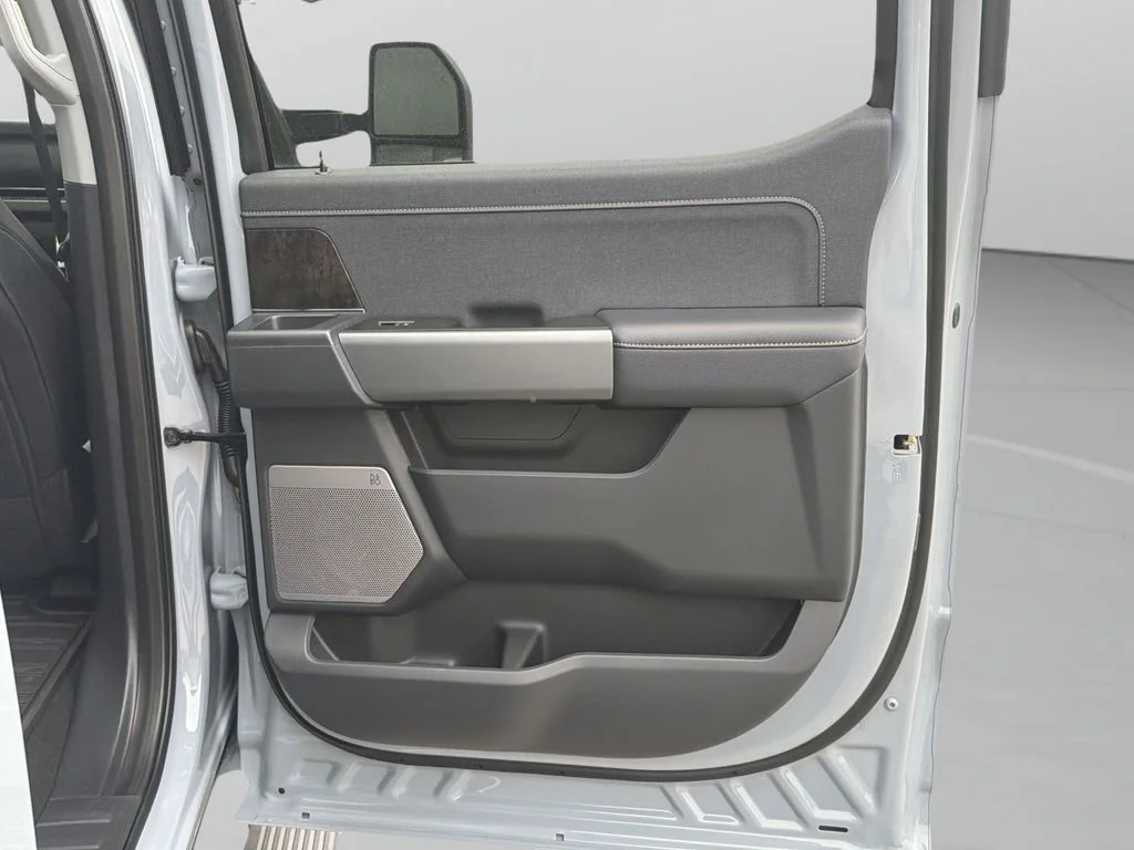 New 2026 Glacier Gray Metallic Tri-Coat Ford F-250® Lariat® image 41