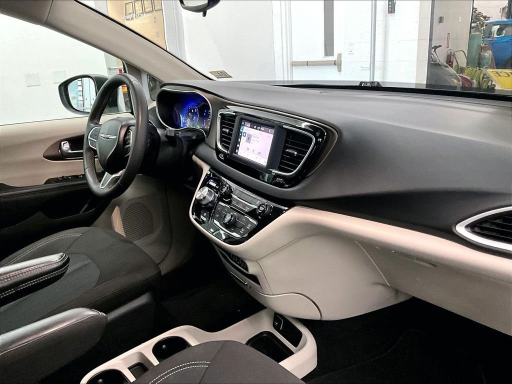 Used 2023 Granite Crystal Metallic Clearcoat Chrysler LX image 14