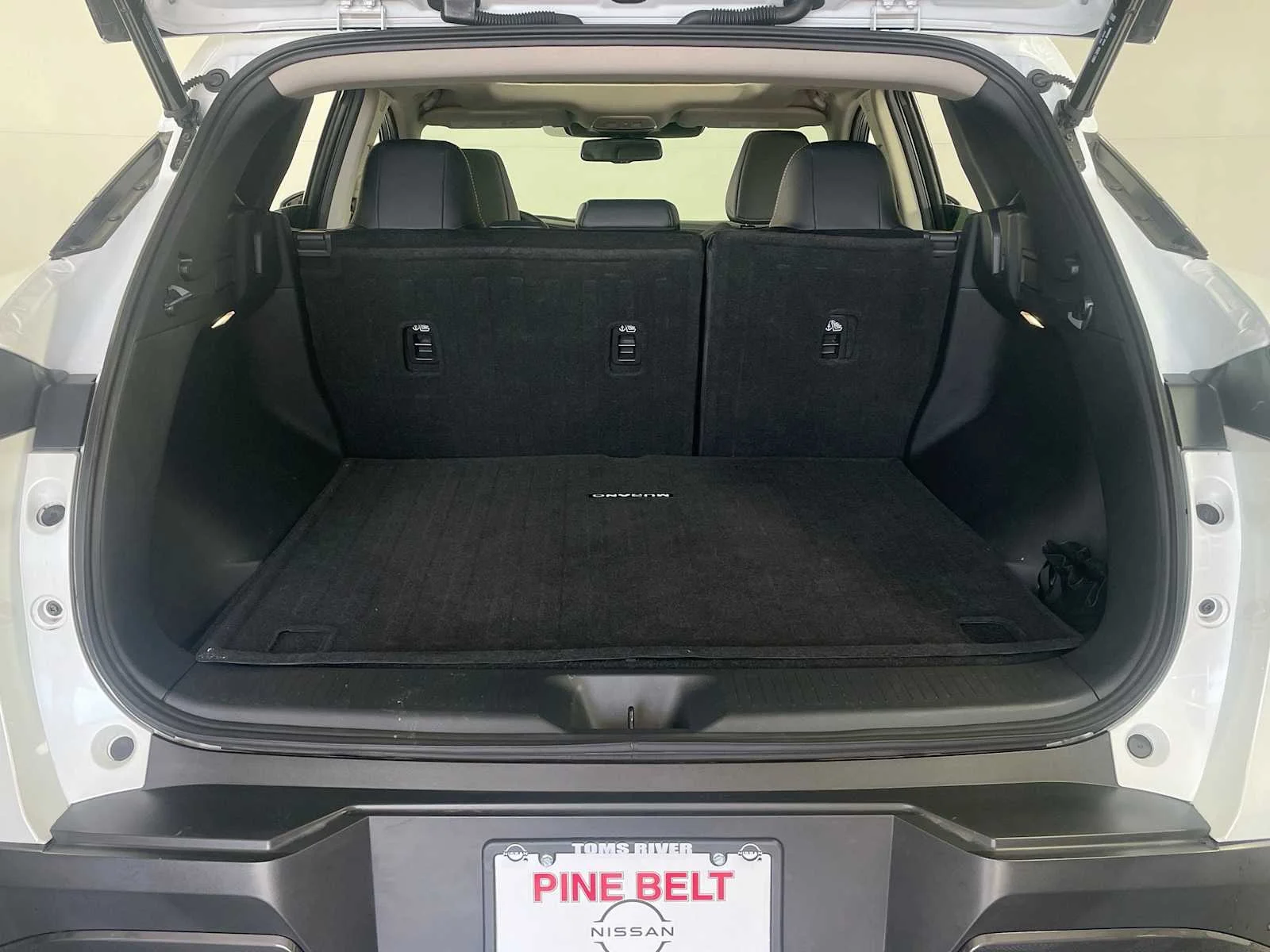 Certified Used 2025 Everest White Pearl Tricoat Nissan SL image 26
