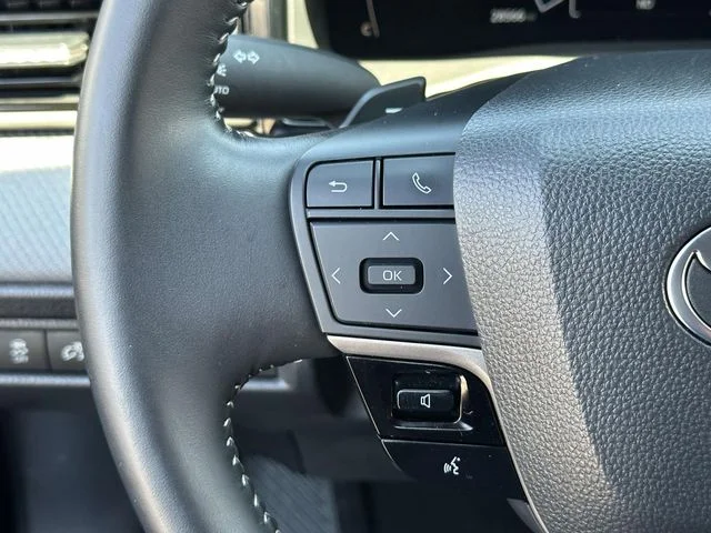 2025 Toyota Camry SE - Photo 23