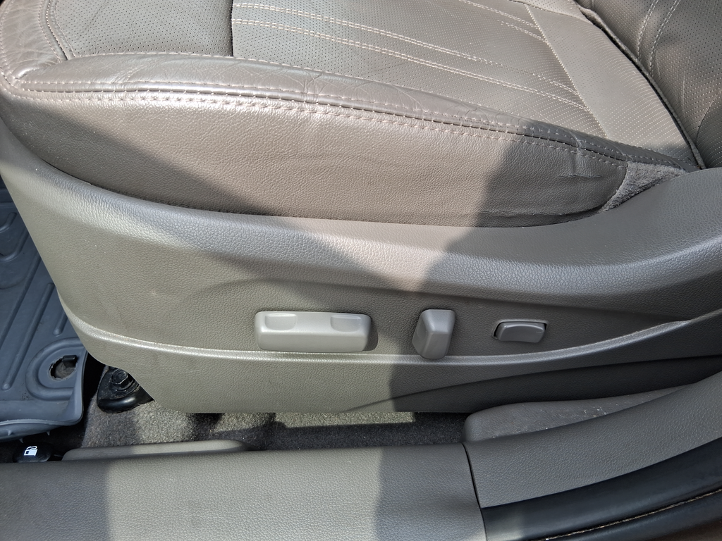 Used 2013 Beige Kia EX image 17