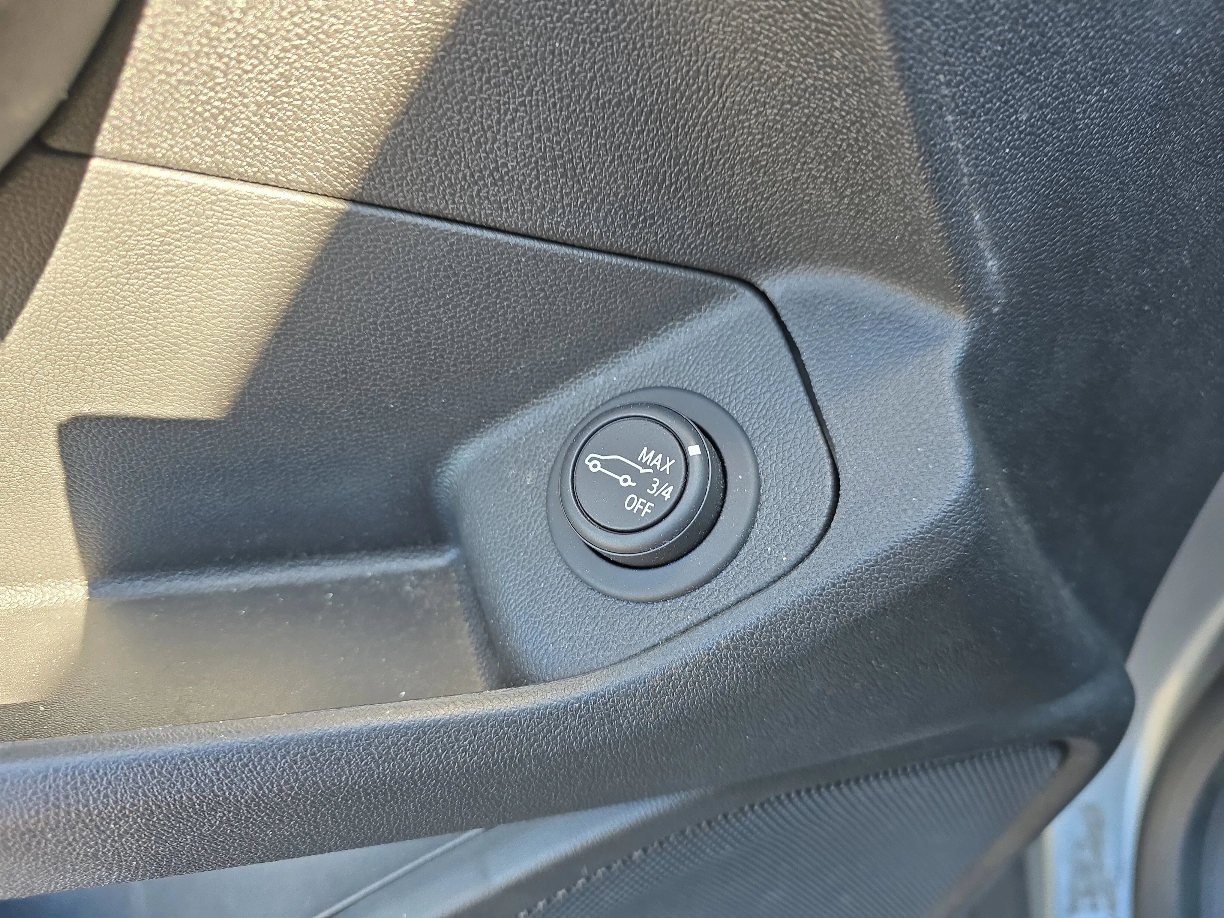 Used 2023 Sterling Metallic GMC SLE image 18