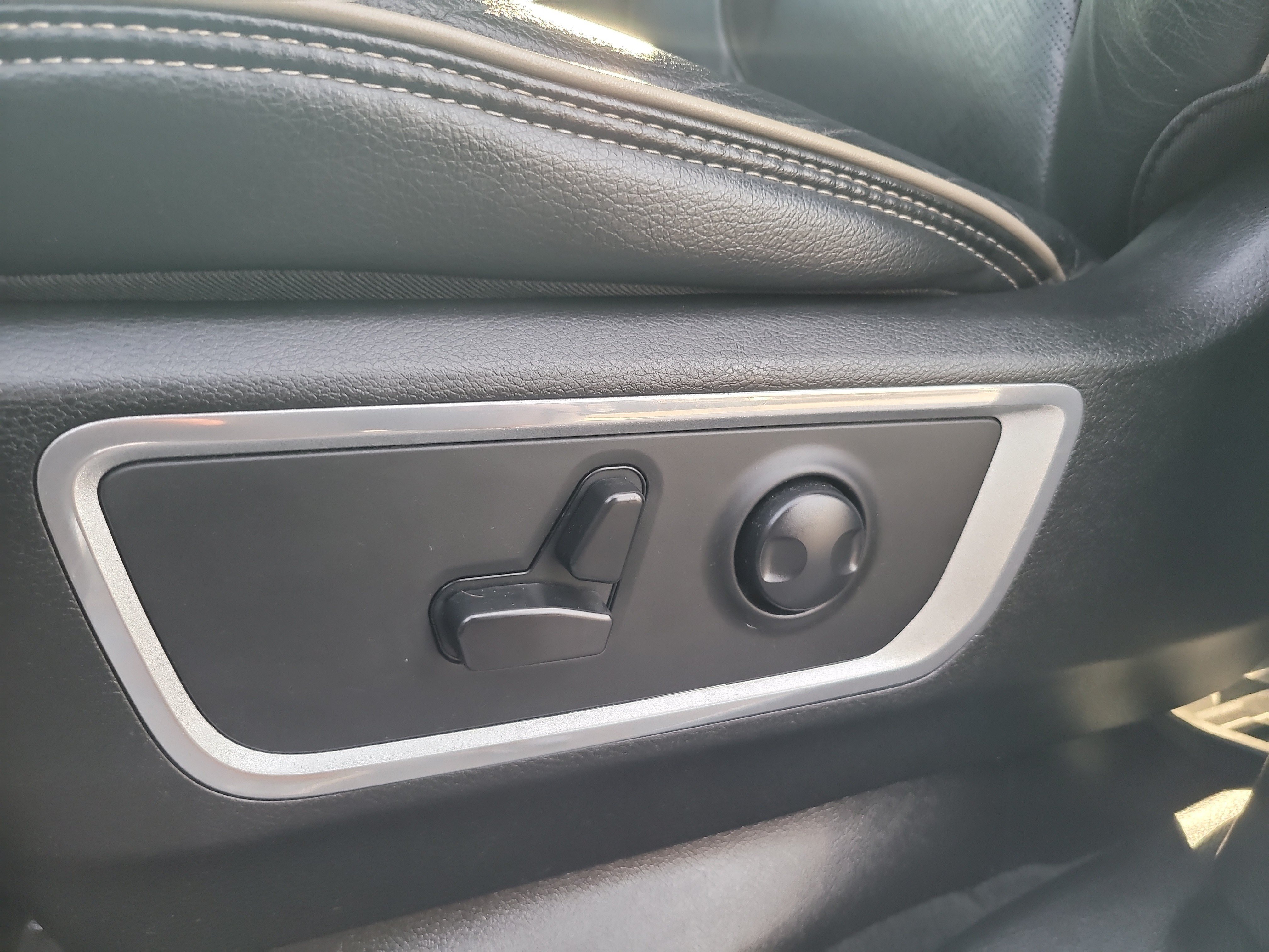 Used 2023 Bright White Clearcoat Ram Laramie image 19