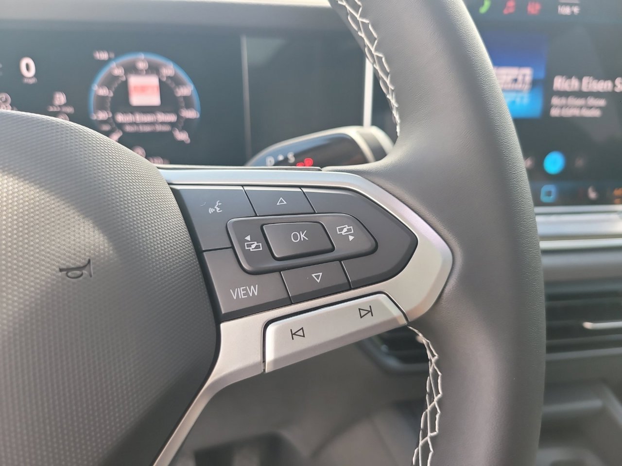 New 2026 Platinum Gray Metallic Volkswagen SE image 28