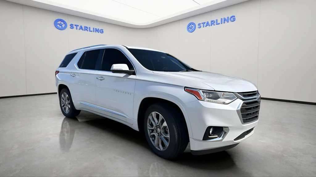 Used 2021 IRIDESCENT PEARL TRICOAT Chevrolet Premier image 3