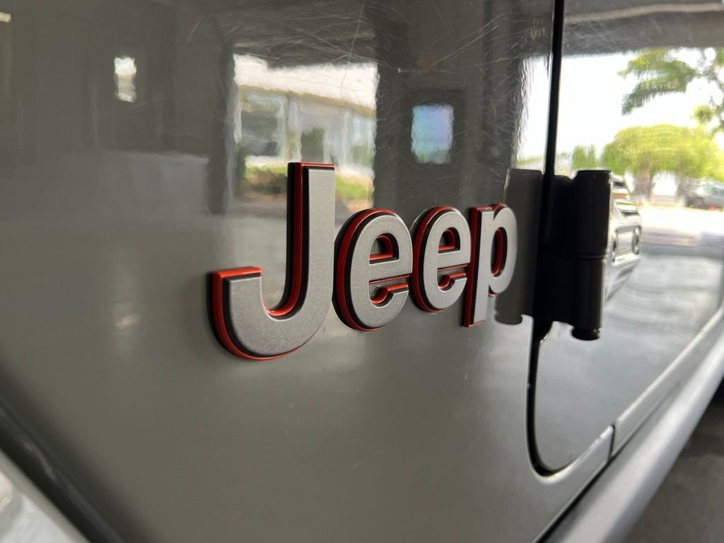 Used 2022 Gray Clearcoat Jeep Mojave image 12