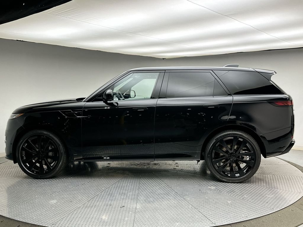 New 2026 Santorini Black Metallic Land Rover Dynamic SE image 2