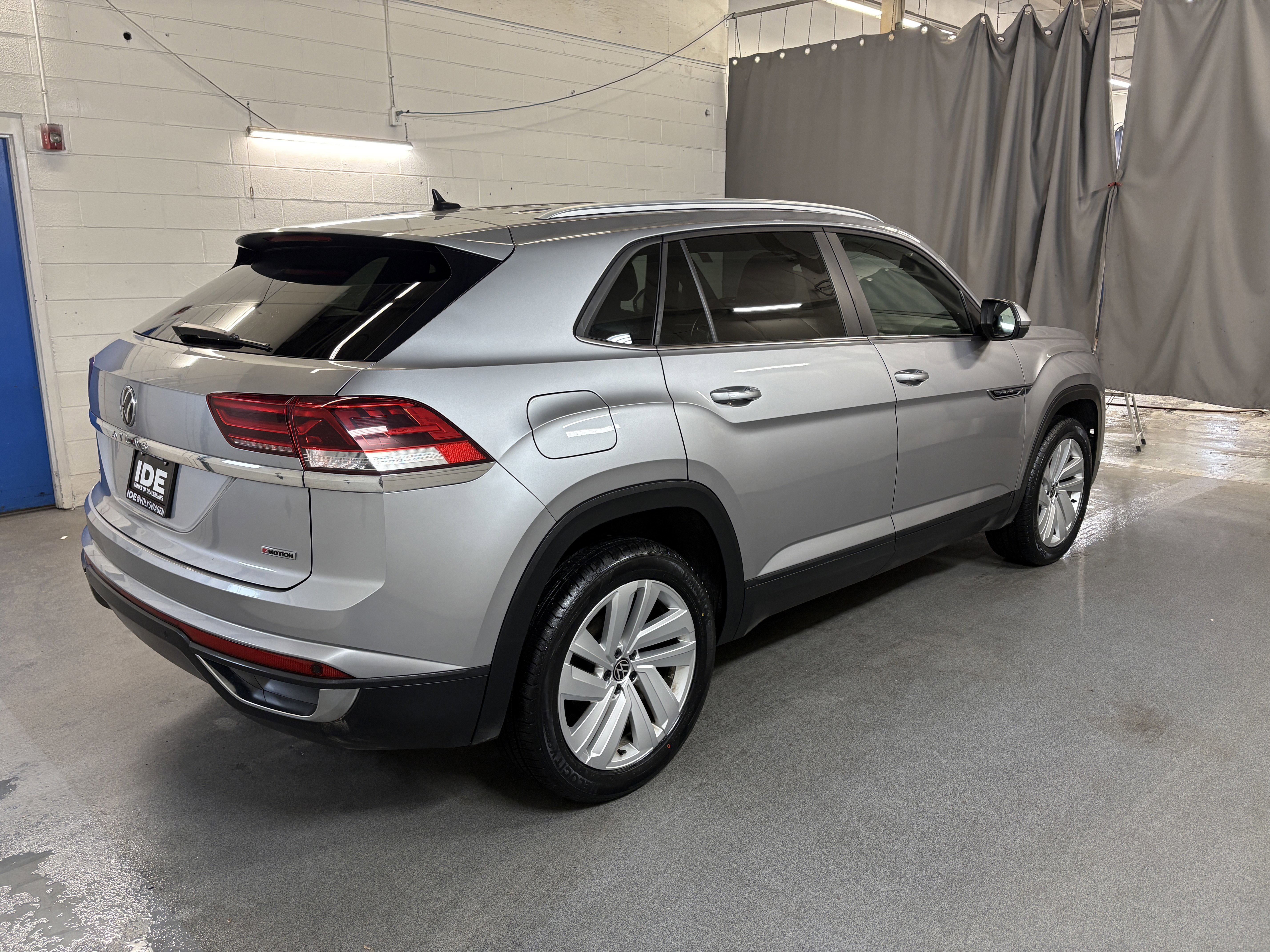 Used 2020 Pyrite Silver Metallic Volkswagen 3.6L V6 SE w/Technology image 7