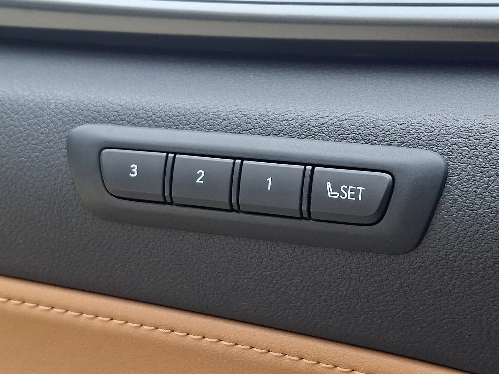 2025 Lexus NX 250 - Photo 25