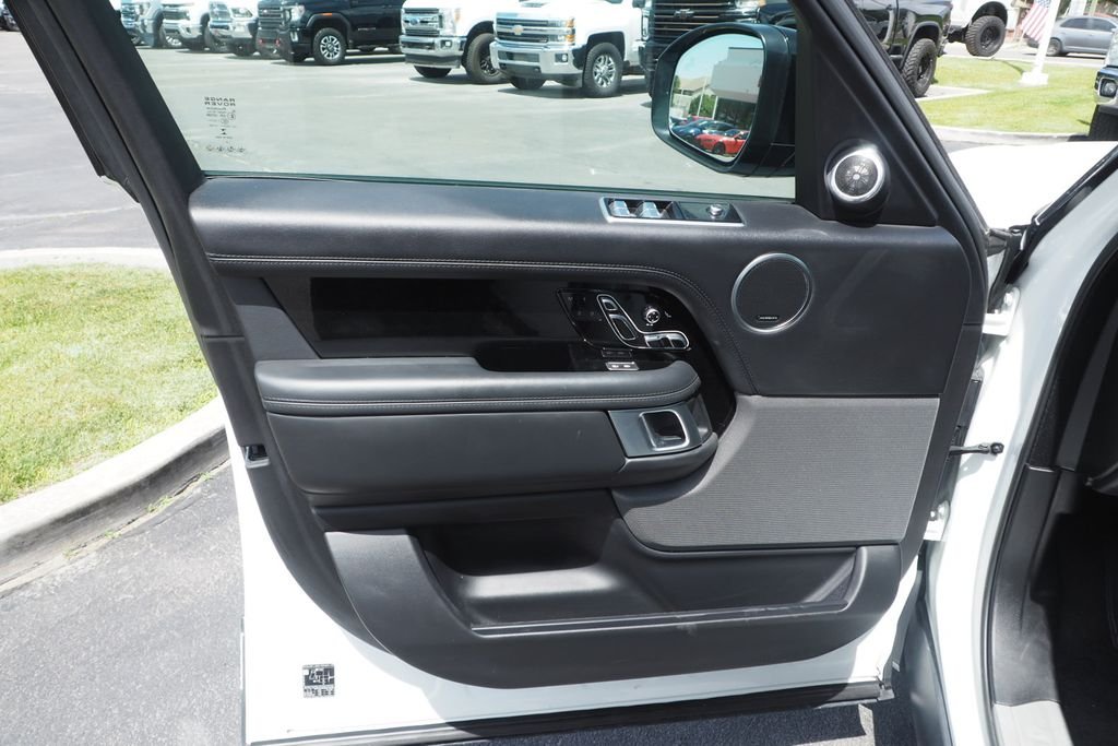 Used 2022 White Land Rover Westminster image 15