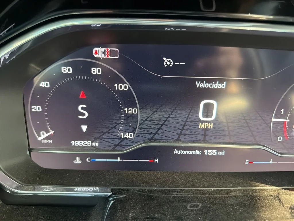 Used 2025 Sterling Metallic GMC Elevation image 3