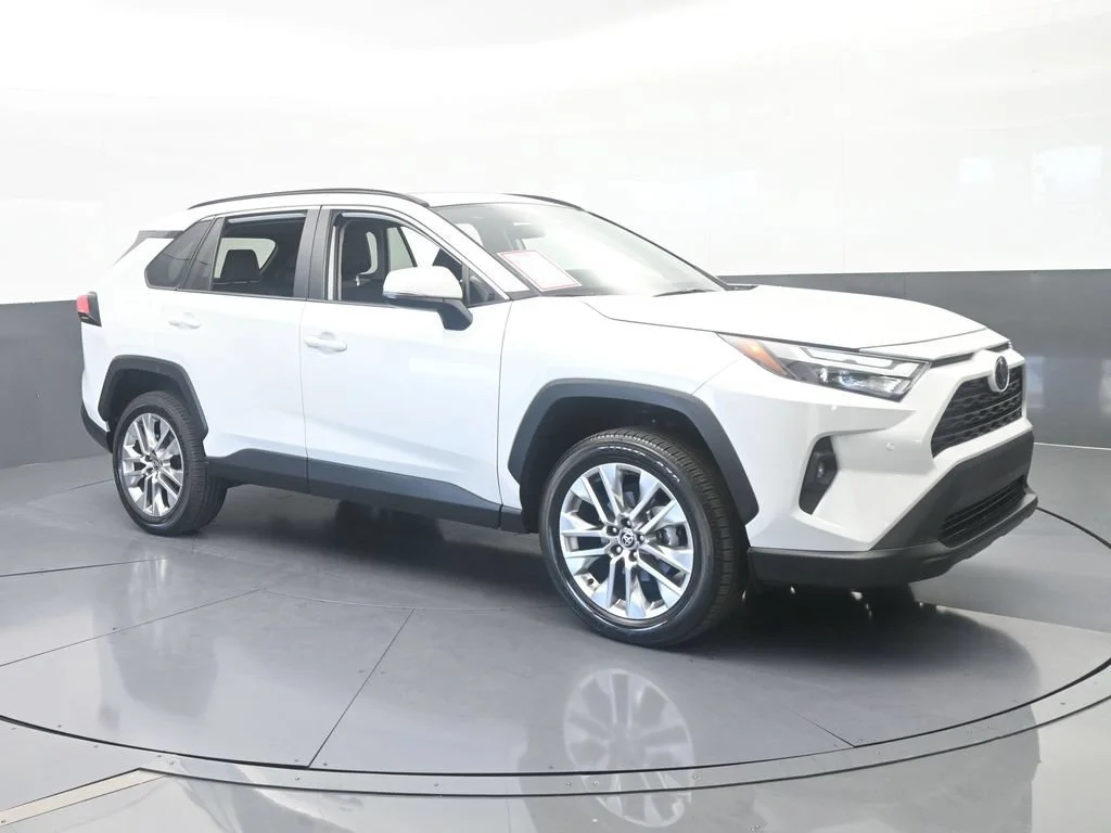 Used 2025 White Toyota XLE Premium image 8