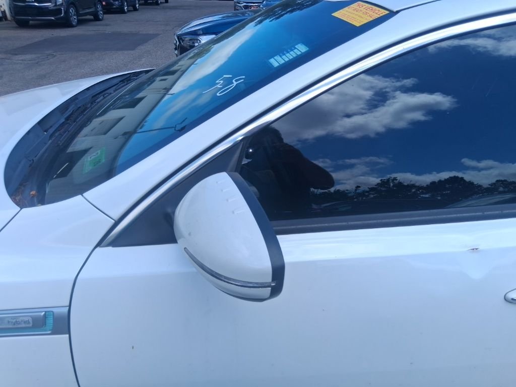 Used 2014 White Kia EX image 17
