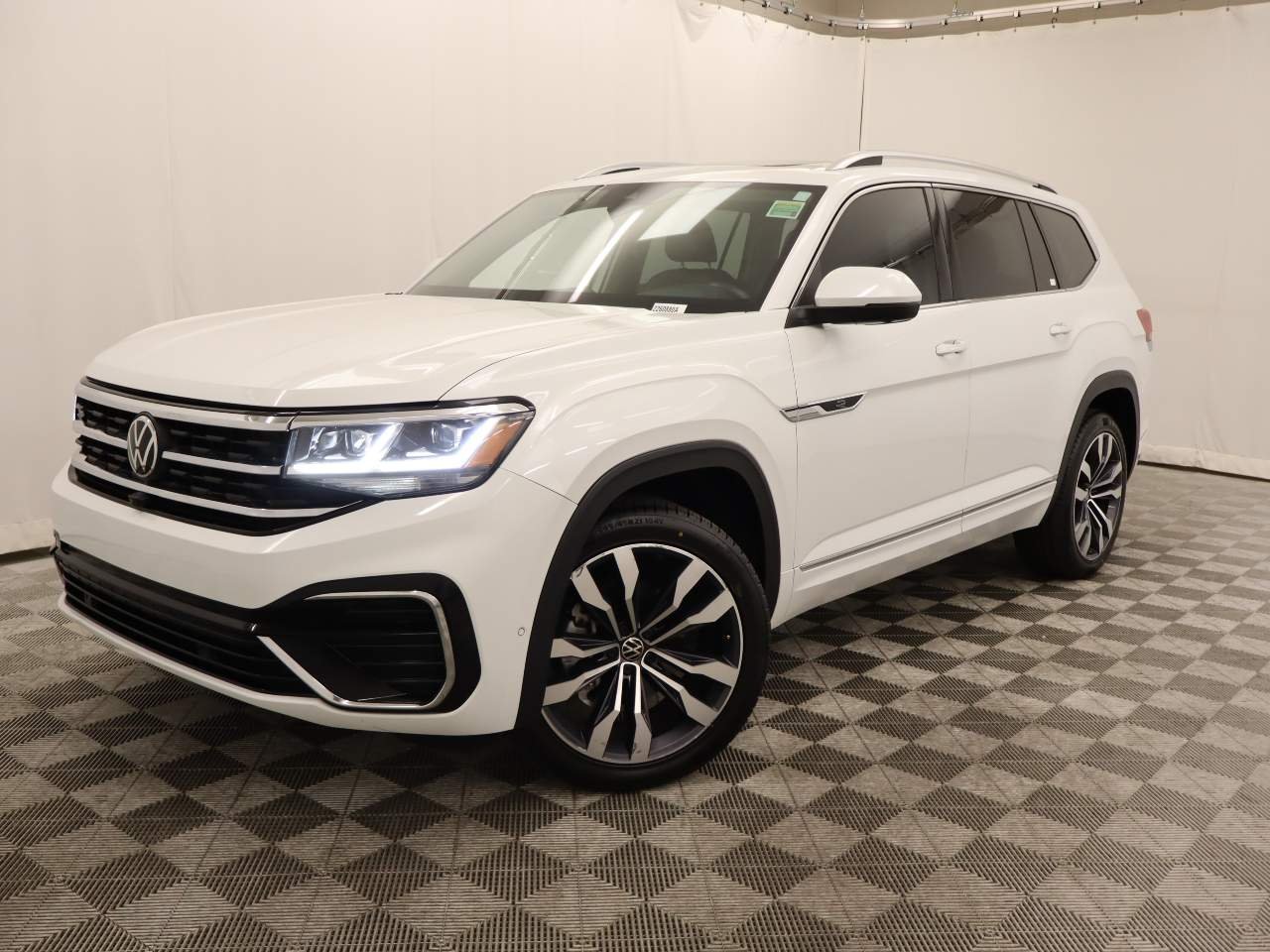 2023 Volkswagen Atlas 3.6L SEL Premium R-Line 4MOTION's photo