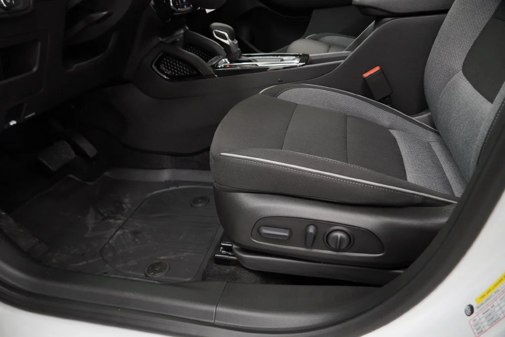 New 2026 Summit White Chevrolet LT image 31