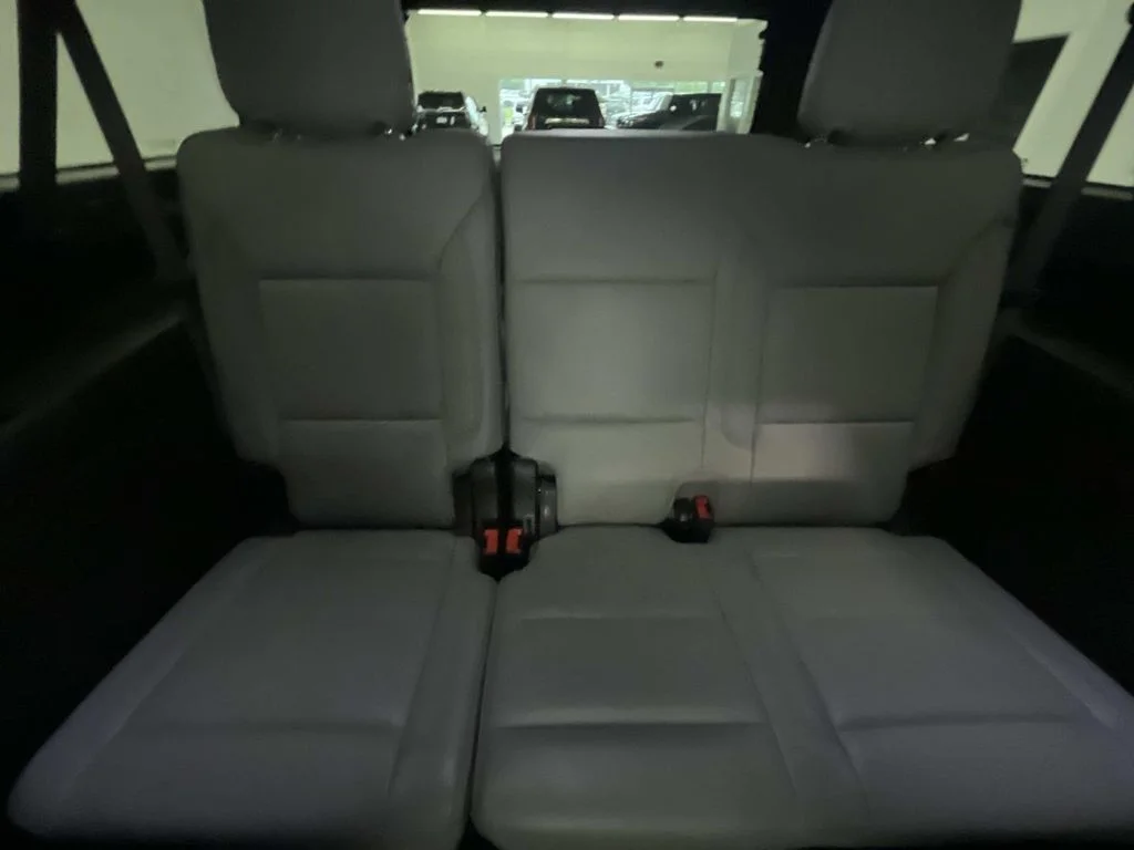 Used 2025 Summit White Chevrolet LT image 12