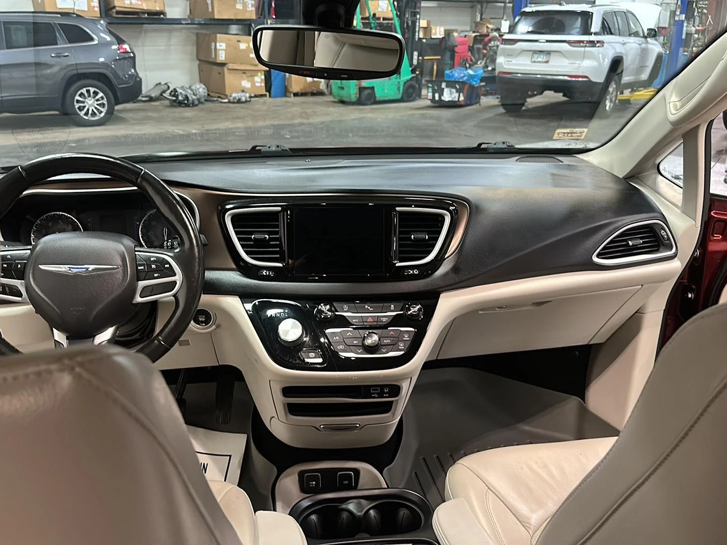 Used 2019 Velvet Red Pearlcoat Chrysler Touring L image 28