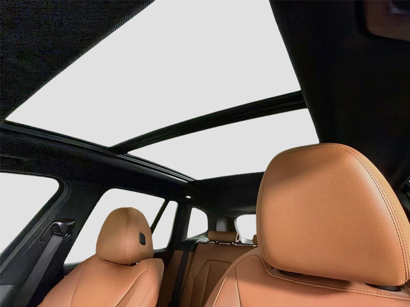 Used 2022 Alpine White BMW sDrive30i image 22
