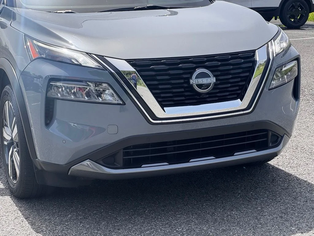 Used 2023  Nissan SL image 7
