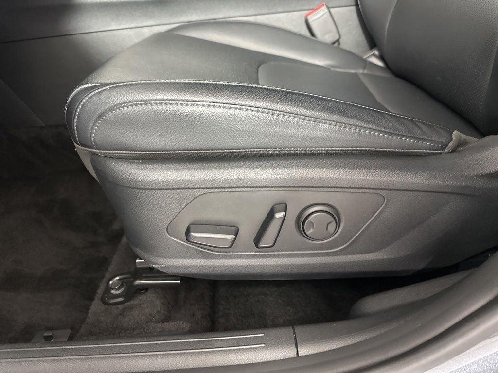 Used 2025 Gravity Gray Kia EX image 17