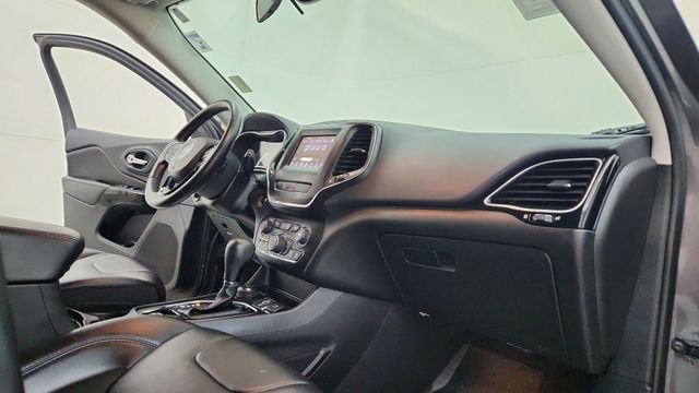 Used 2019 Gray Jeep Latitude Plus image 21