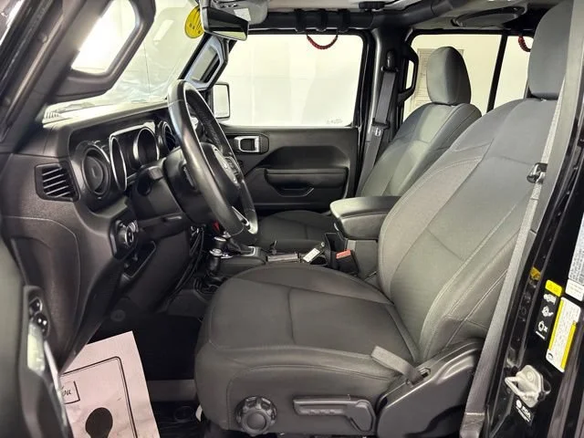 Used 2022 Black Jeep Altitude image 23