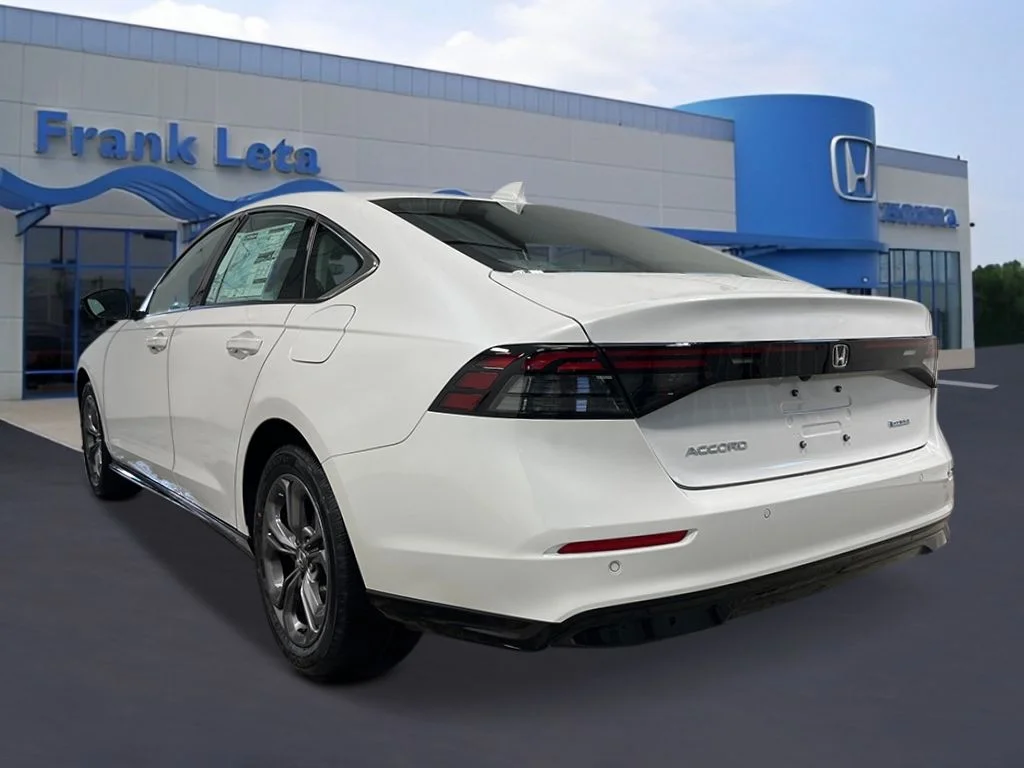 New 2026 Platinum White Pearl Honda EX-L image 3