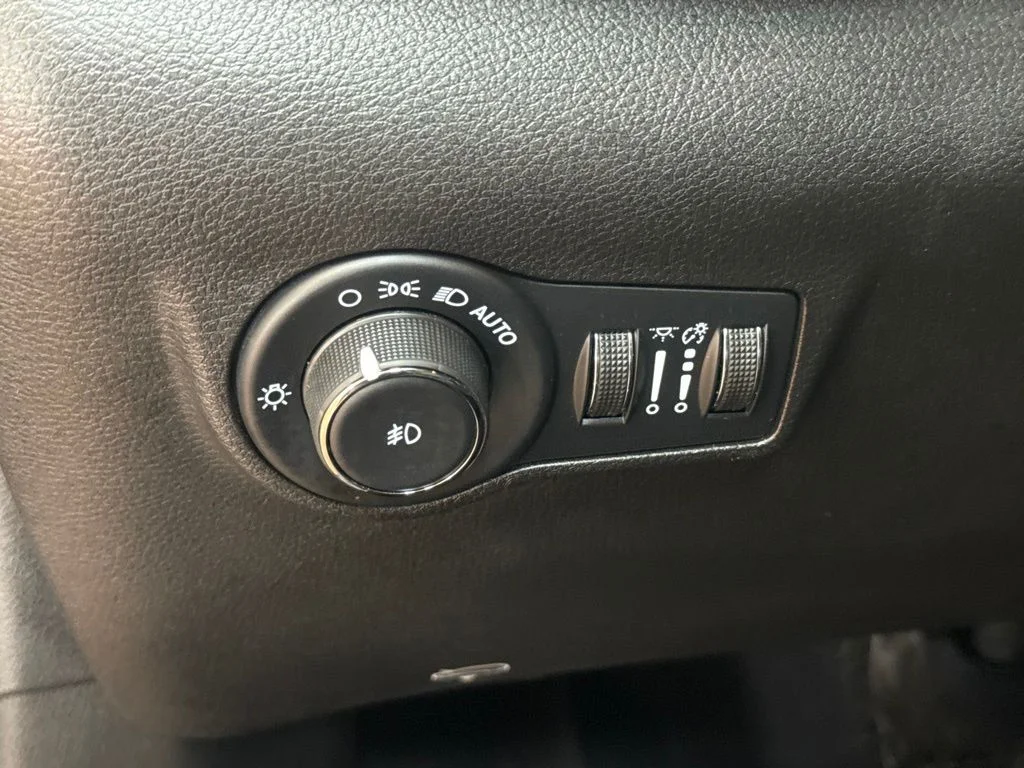 Used 2023 Gray Jeep Limited image 22
