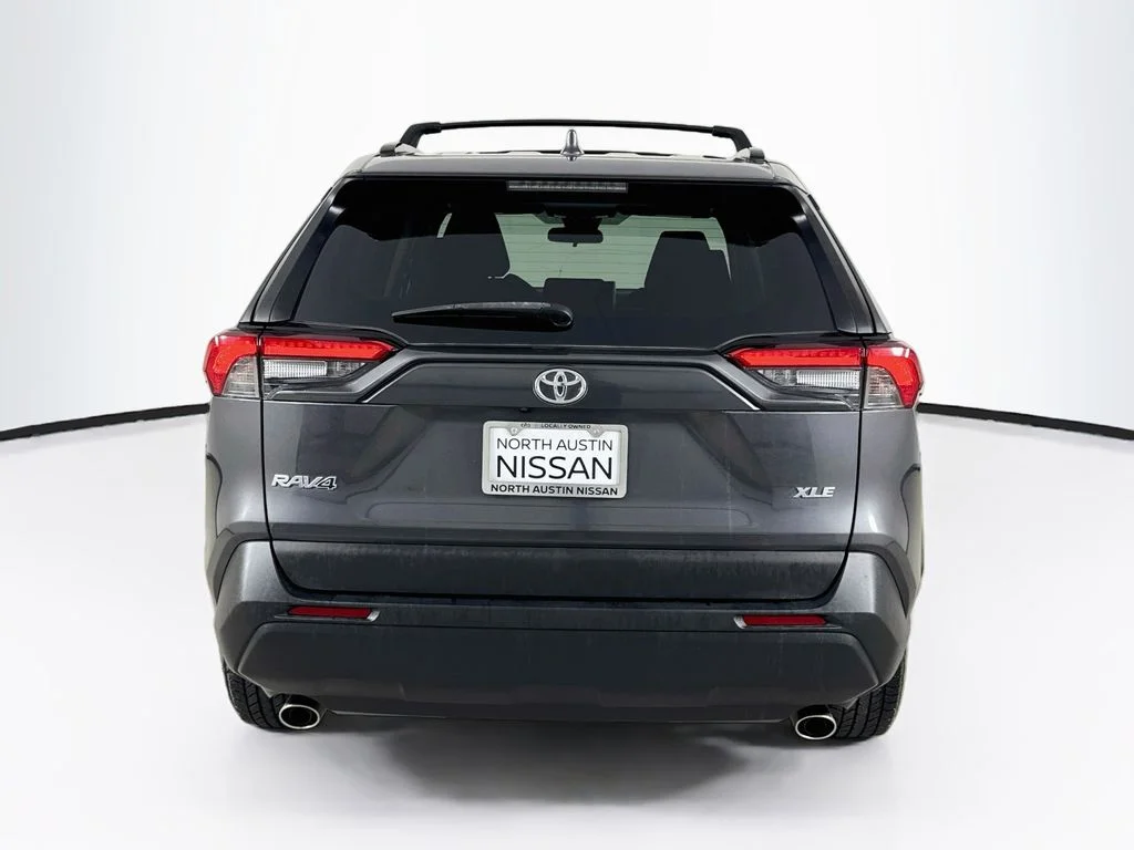 Used 2020 Gray Toyota XLE image 6