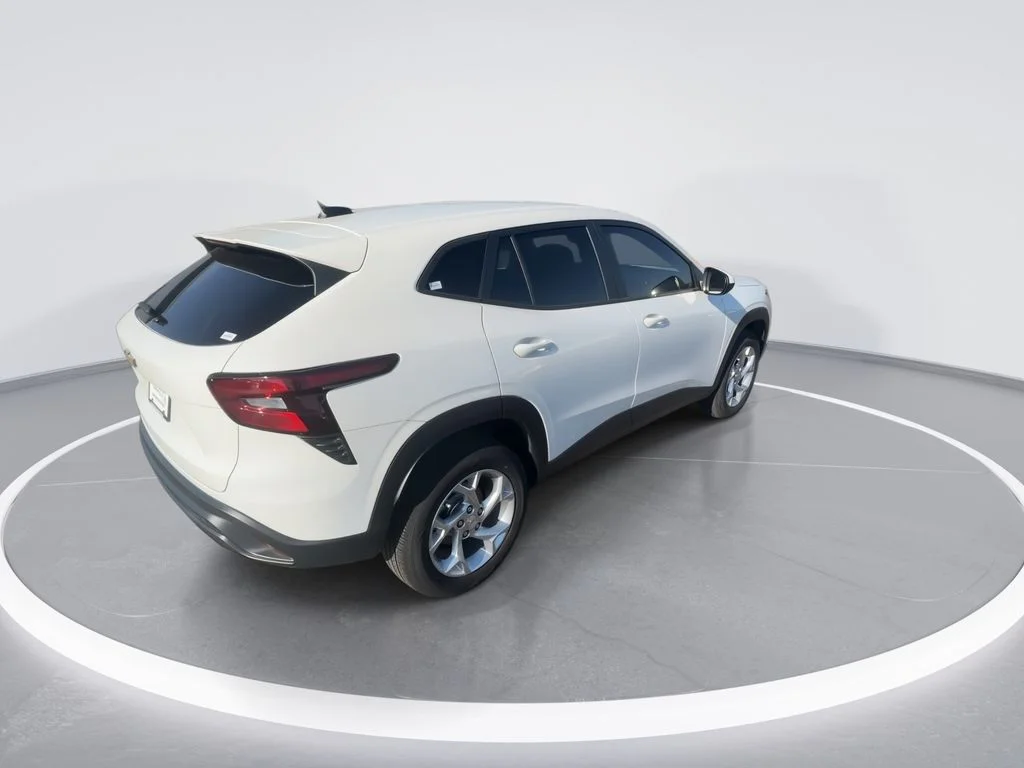 Used 2025 White Chevrolet LS image 8