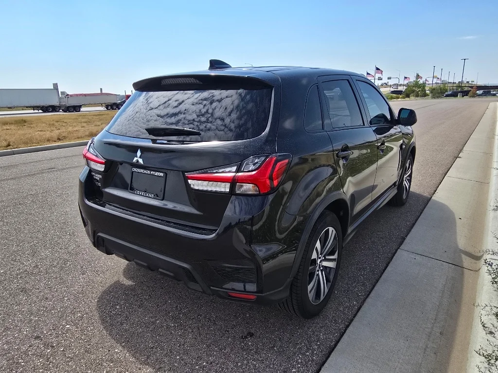 Used 2021 Labrador Black Metallic Mitsubishi LE image 5
