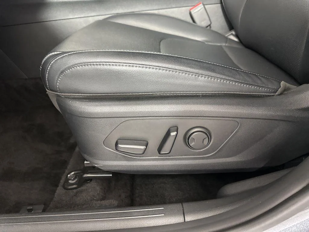 Used 2025 Gravity Gray Kia EX image 17