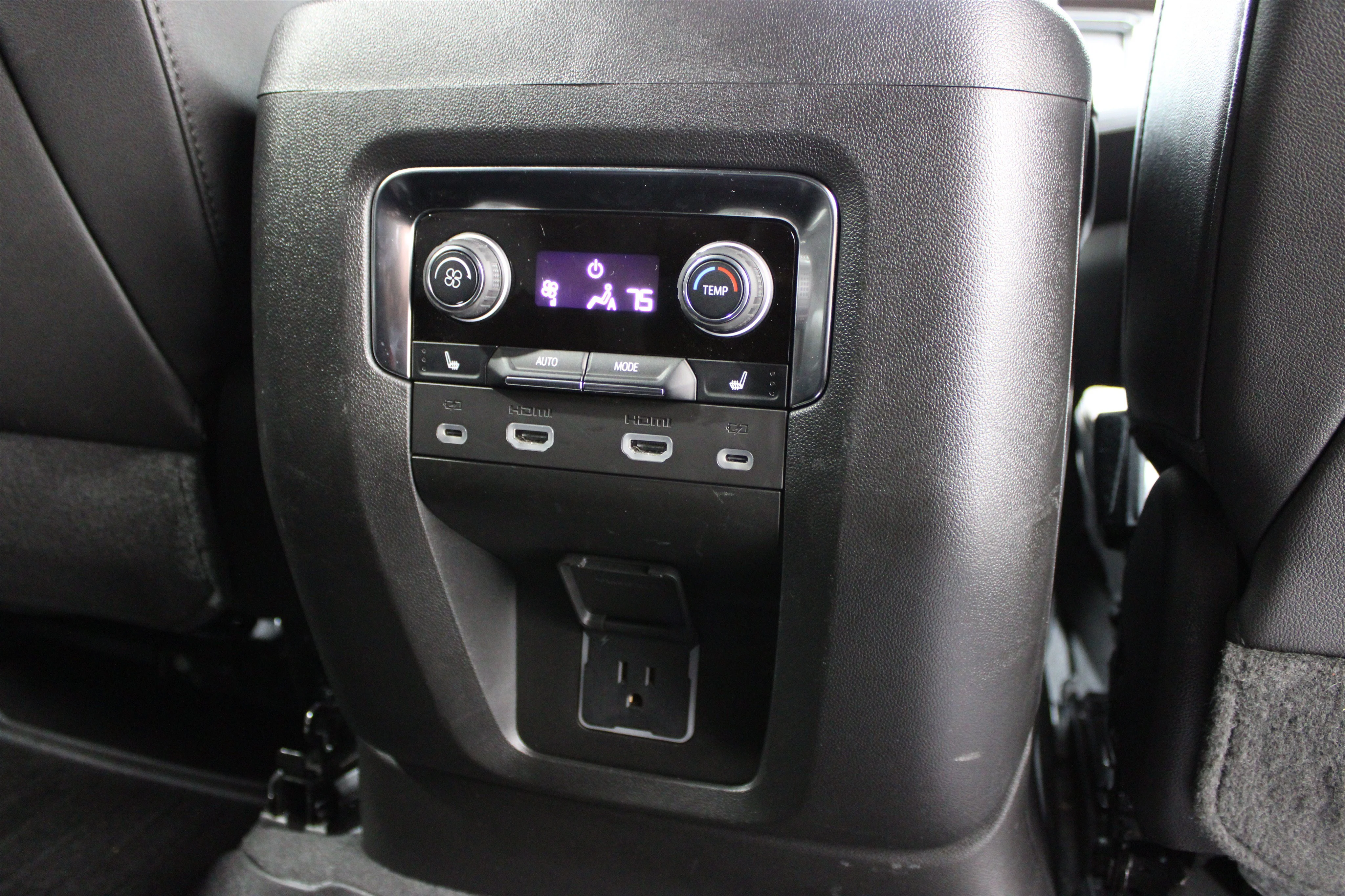 2024 Chevrolet Suburban High Country - Photo 37