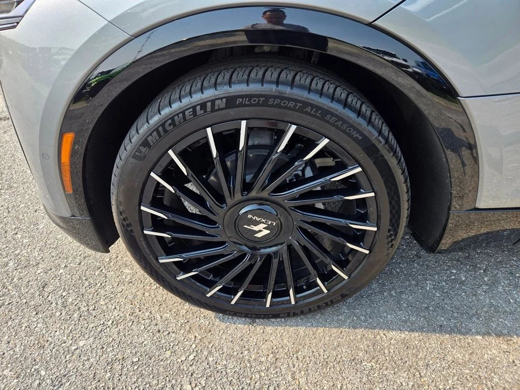 Used 2025 Silver Cadillac Sport image 9