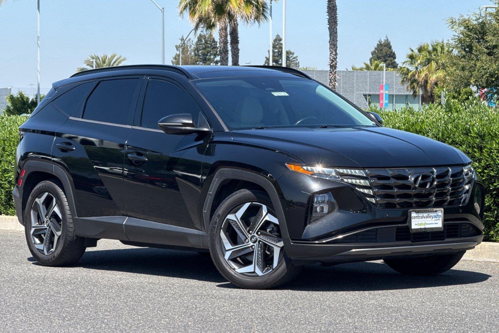 Used 2022 Phantom Black Hyundai Limited image 2