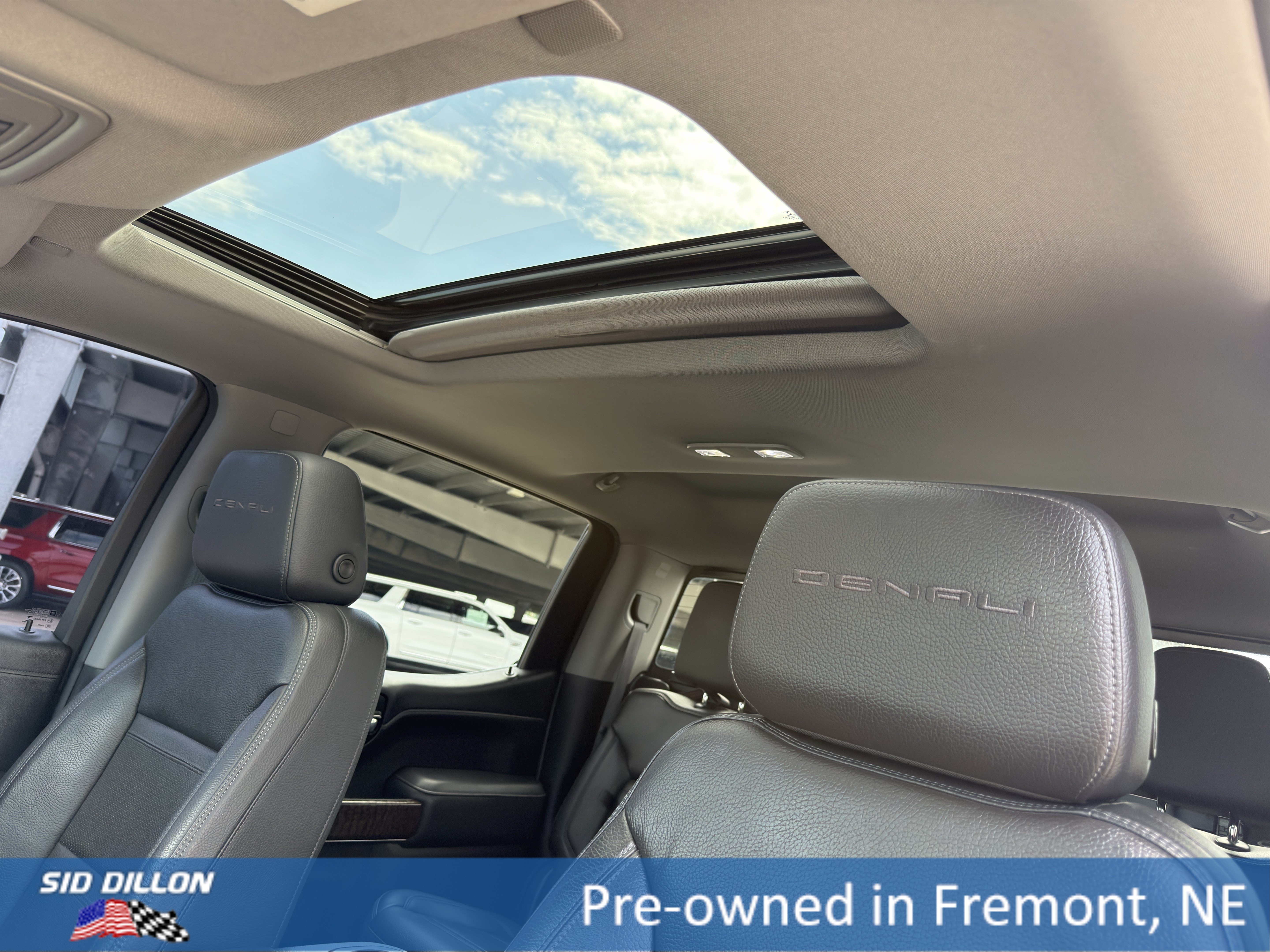 Used 2021 White Frost Tricoat GMC Denali image 18