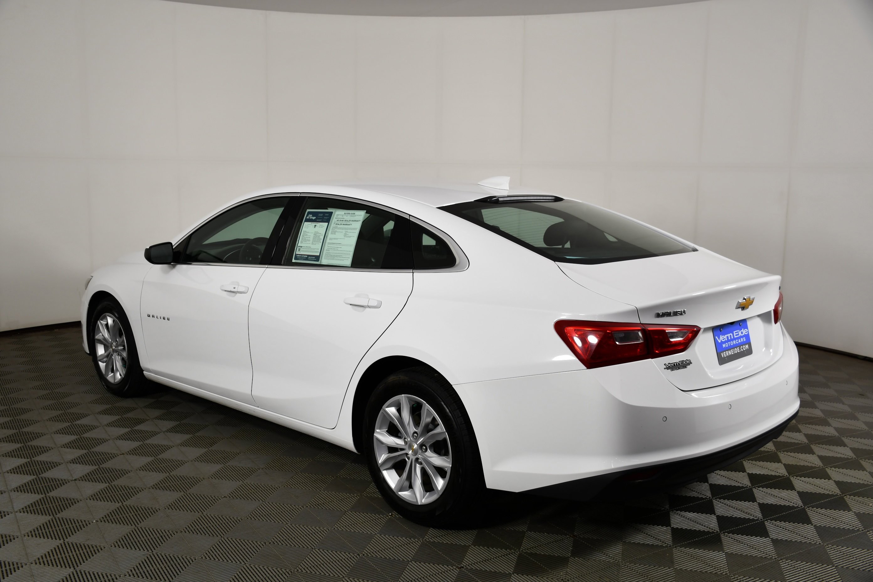 Used 2024 Summit White Chevrolet LT image 8