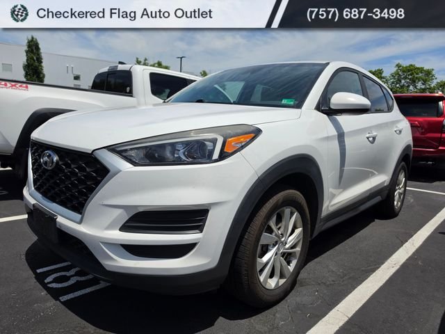 Used 2019 Dazzling White Hyundai SE image 1