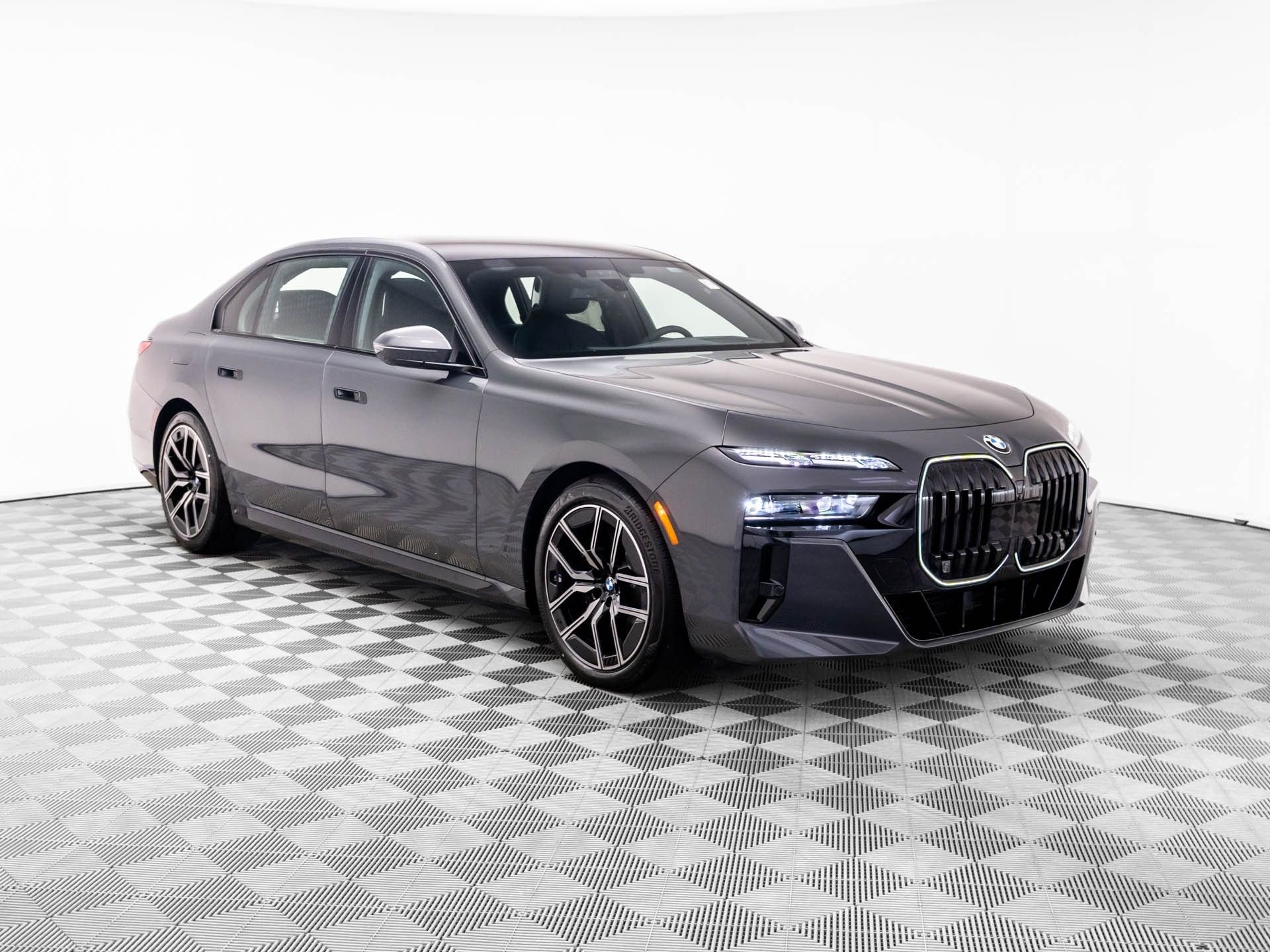 New 2026 Dravit Grey Metallic BMW 760i xDrive image 9