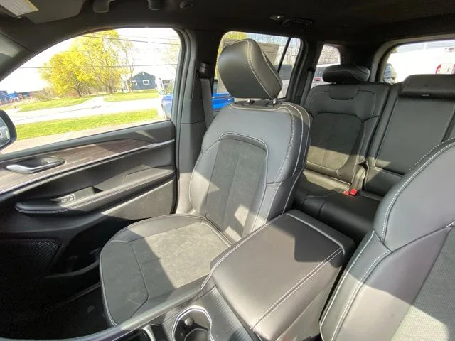 New 2026 Baltic Gray Metallic Clear-Coat Exterior Paint Jeep Altitude image 11