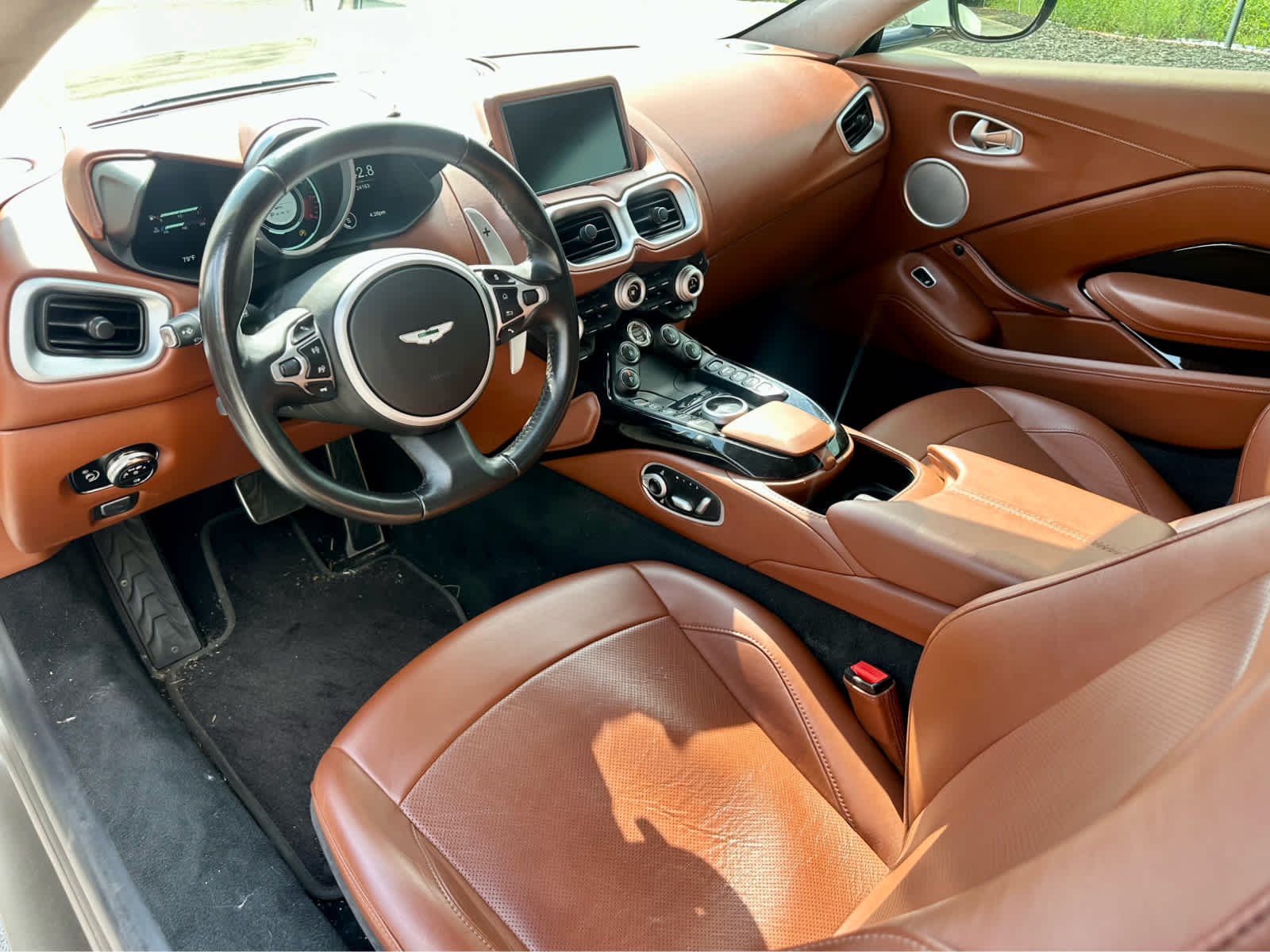 Used 2019 Stratus White Aston Martin  image 11