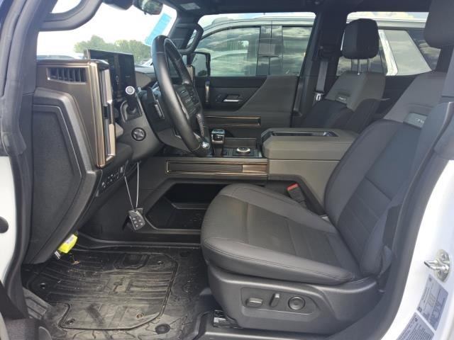 Used 2025 White GMC 2X image 6