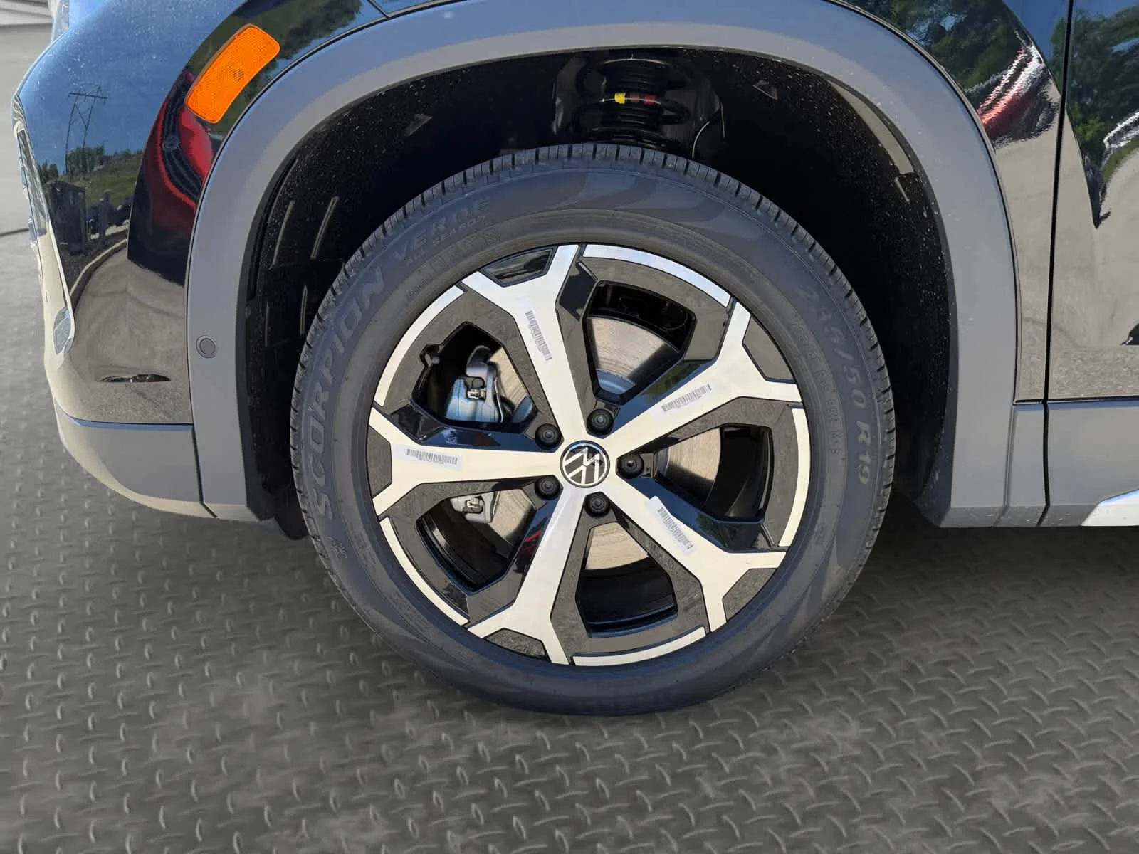 2026 Volkswagen Tiguan SE - Photo 9