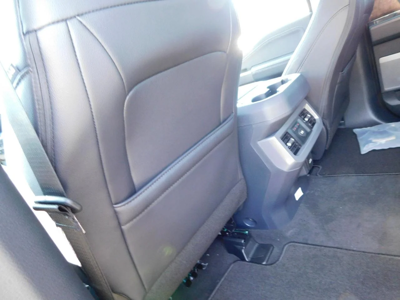 New 2027 Carbonized Gray Metallic Ford F-250® Lariat® image 29